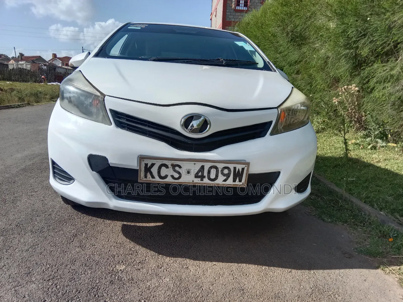 Toyota Vitz 2011 White
