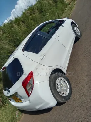 Toyota Vitz 2011 White