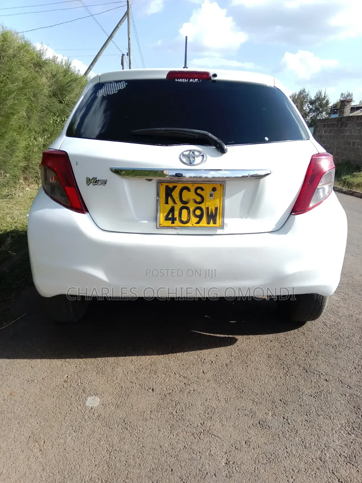 Toyota Vitz 2011 White