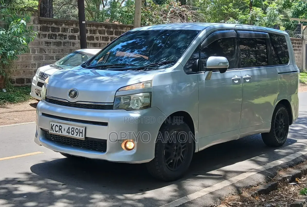 Toyota Voxy 2012 Silver