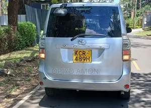 Toyota Voxy 2012 Silver