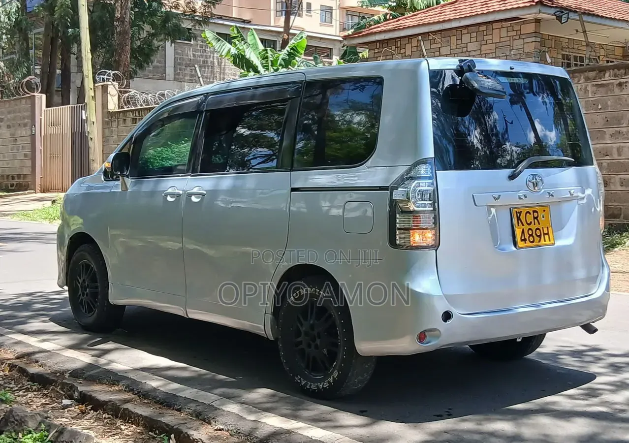 Toyota Voxy 2012 Silver