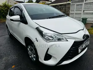 Toyota Vitz 1.3 FWD 5dr 2017 Pearl