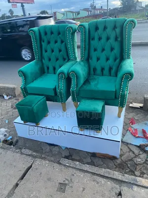 Kking's Chairs With White Podium