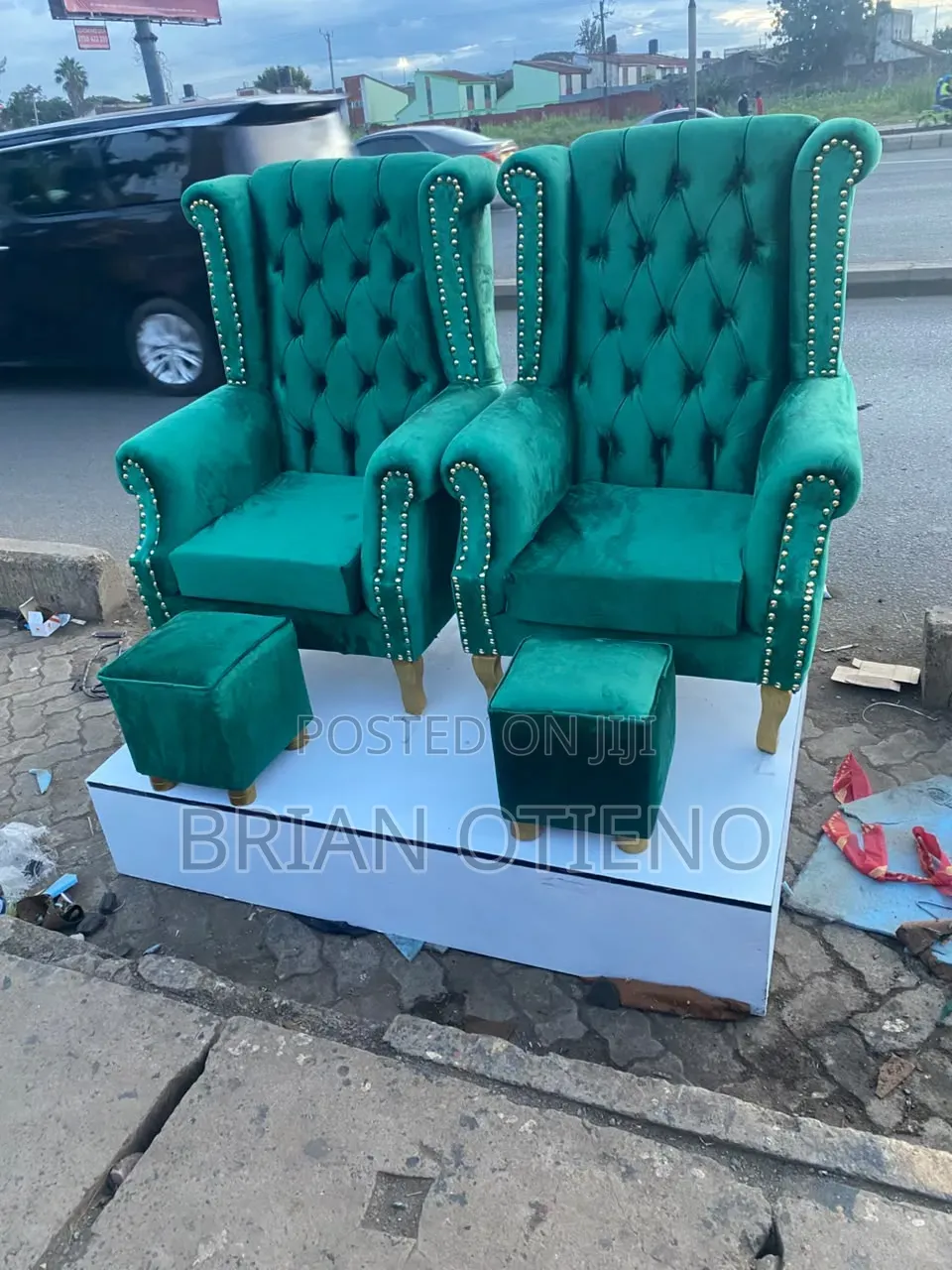 Kking's Chairs With White Podium