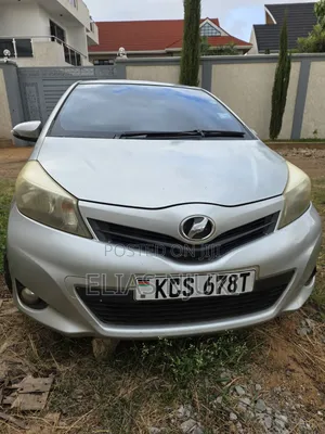 Toyota Vitz 2012 Silver