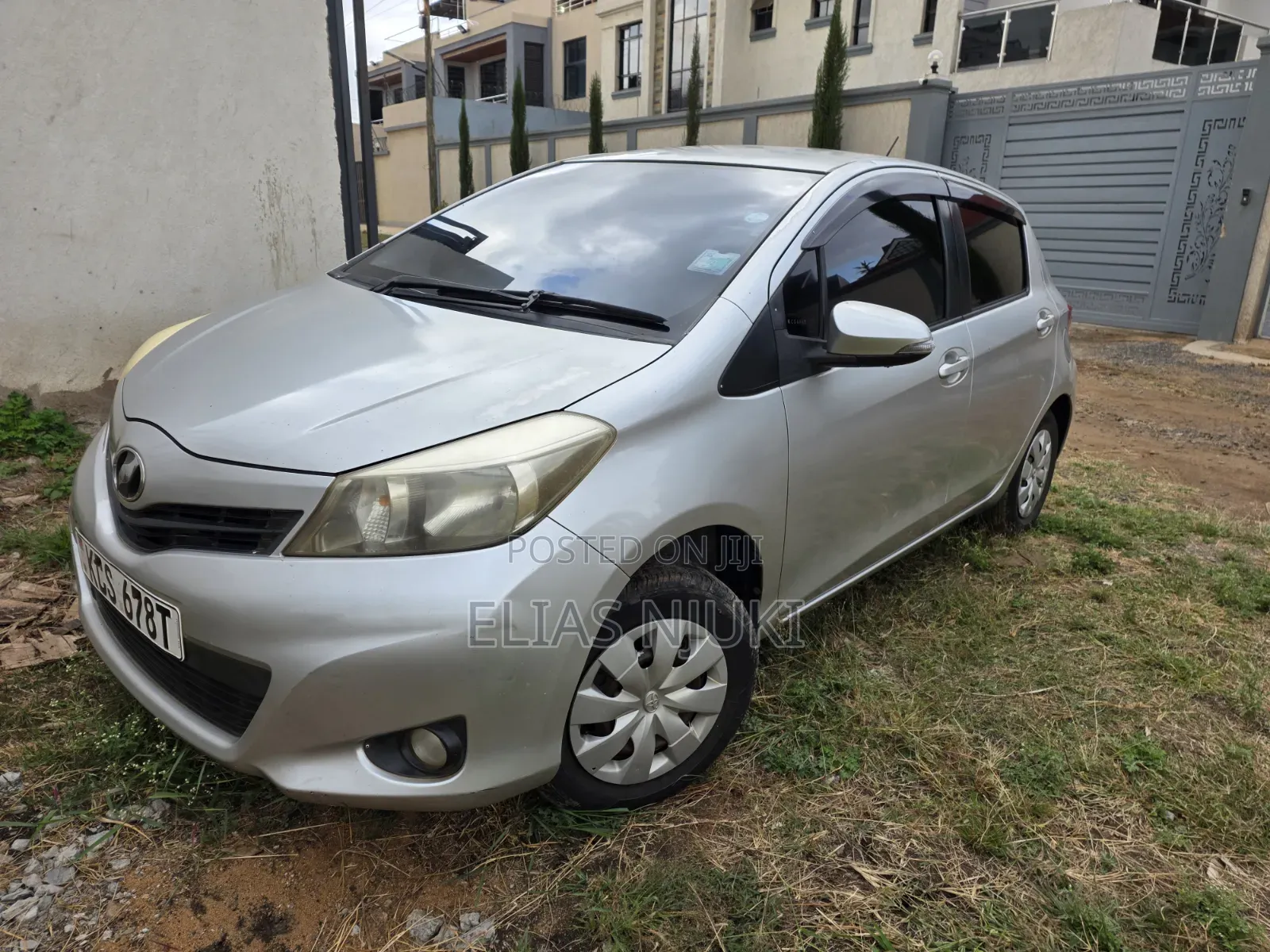 Toyota Vitz 2012 Silver