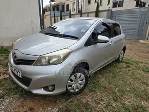 Toyota Vitz 2012 Silver