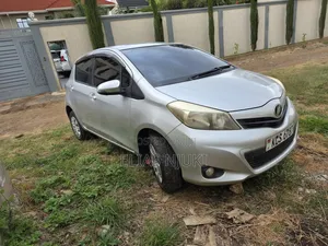 Toyota Vitz 2012 Silver