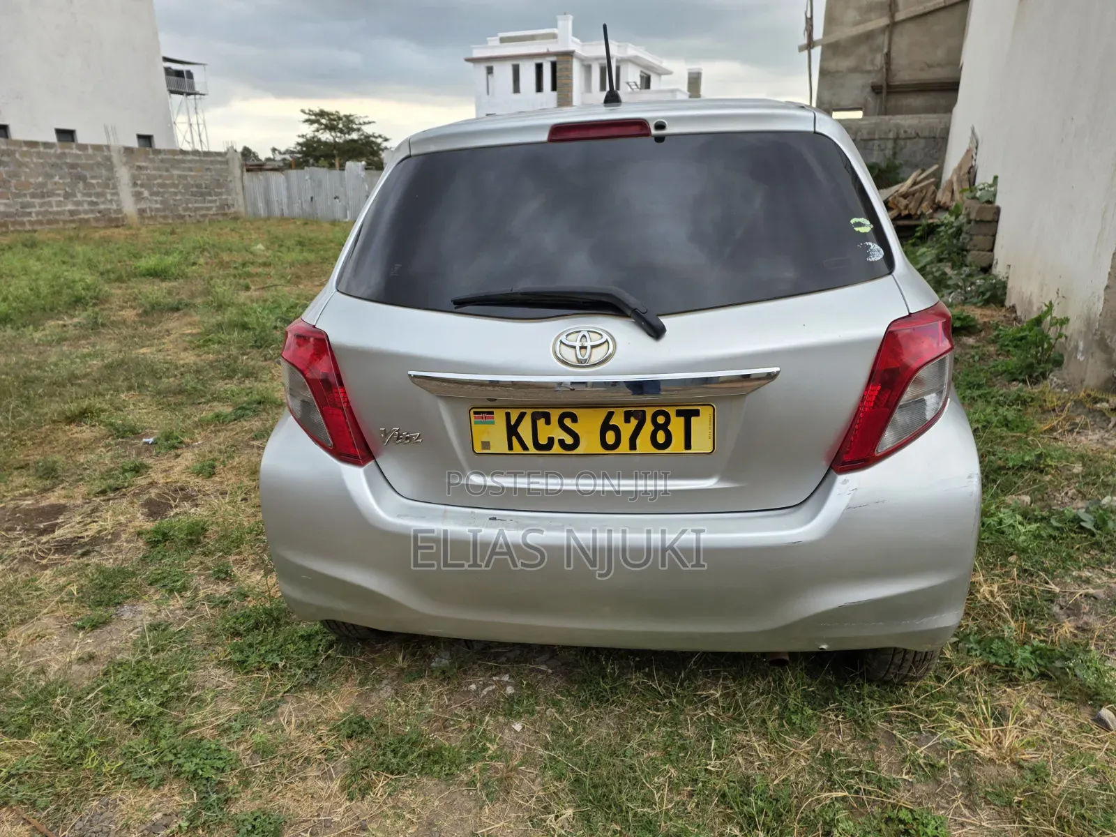 Toyota Vitz 2012 Silver
