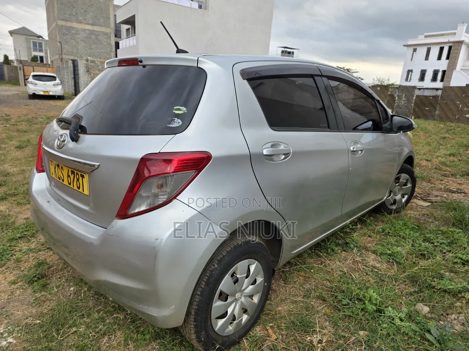 Toyota Vitz 2012 Silver