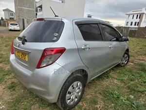 Toyota Vitz 2012 Silver