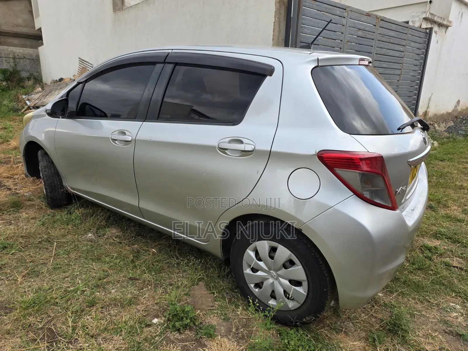 Toyota Vitz 2012 Silver
