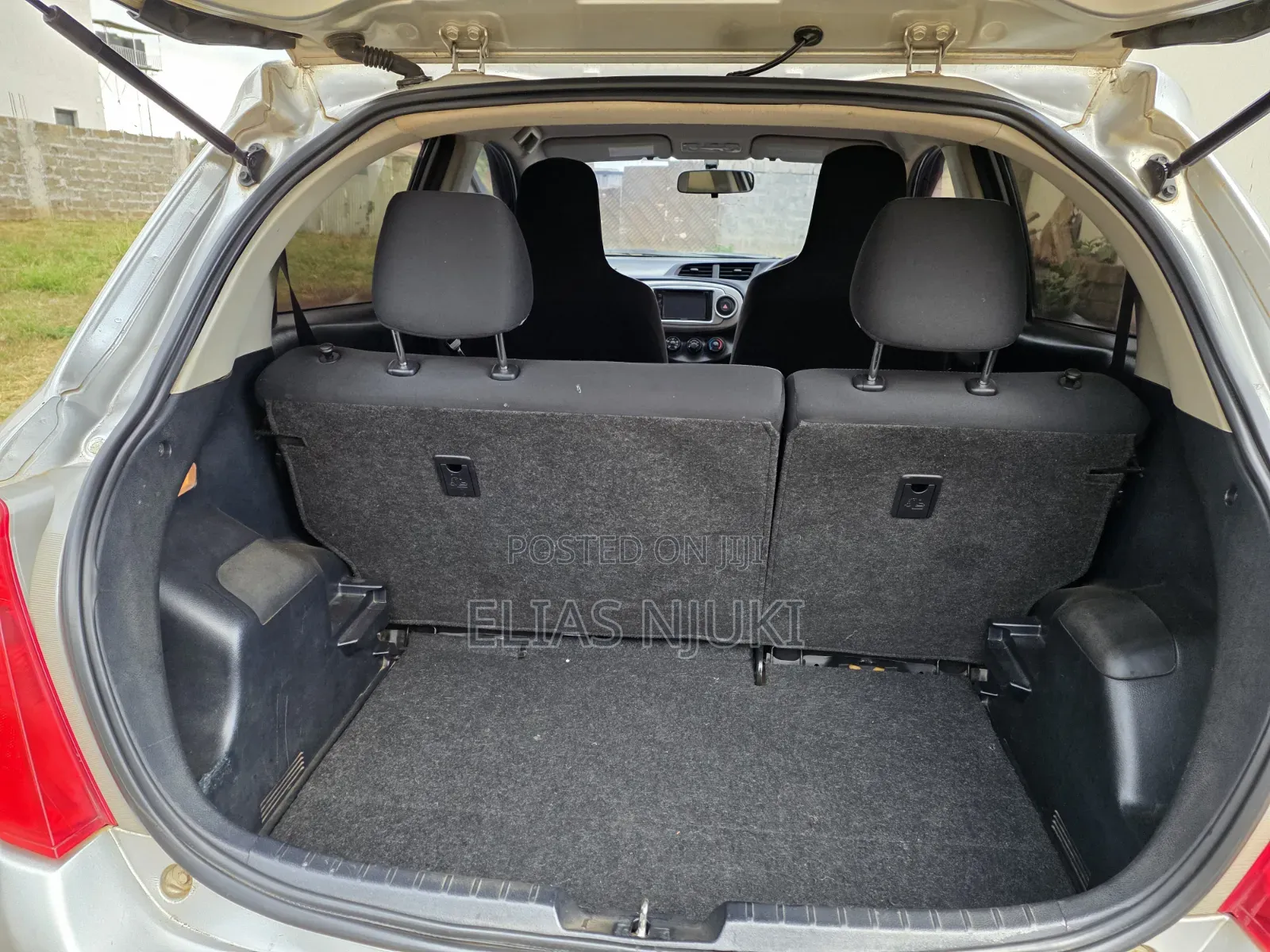 Toyota Vitz 2012 Silver