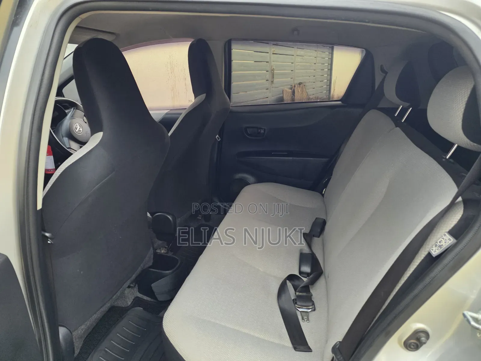 Toyota Vitz 2012 Silver
