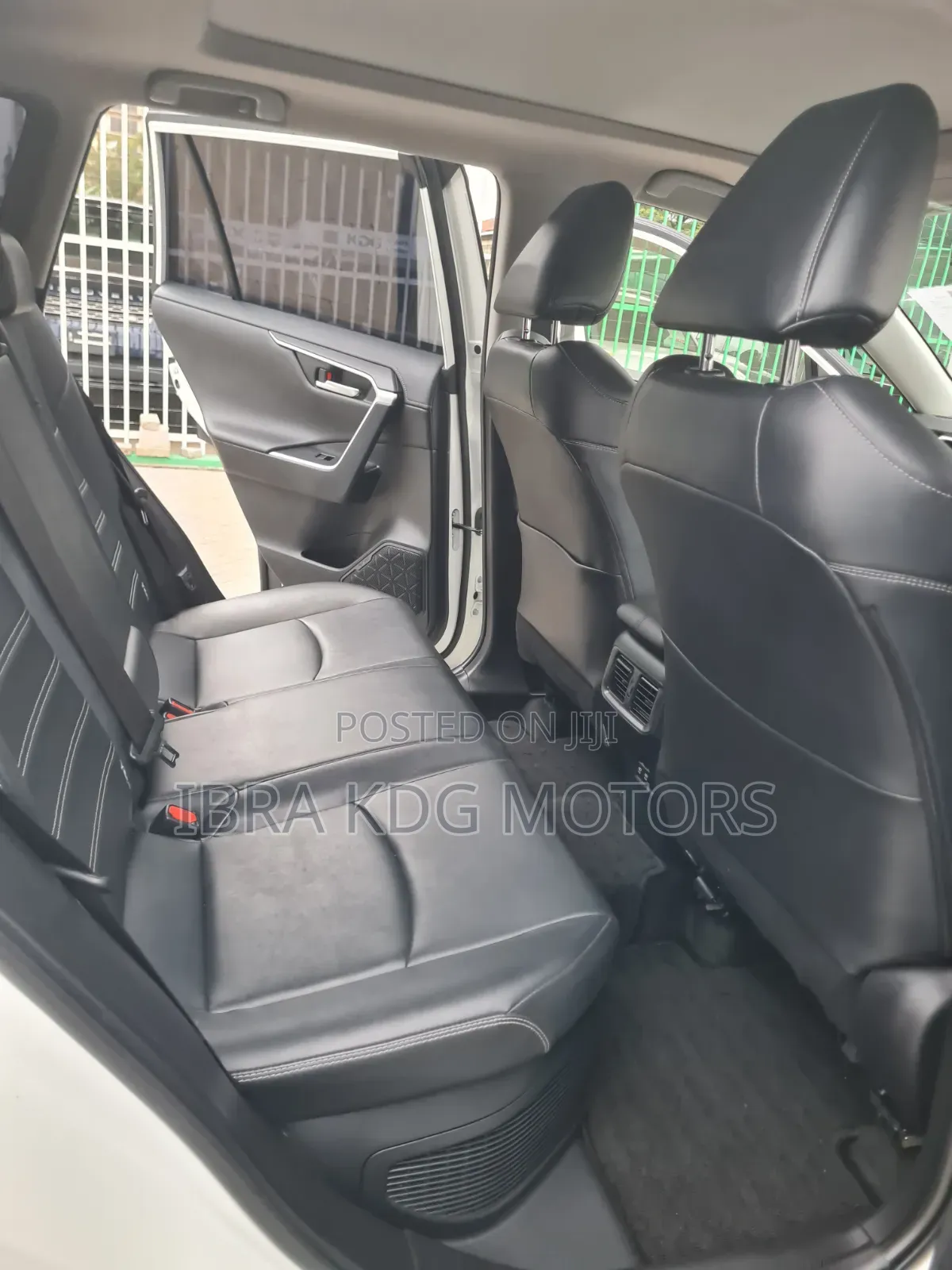 Toyota RAV4 Hybrid 2019 White