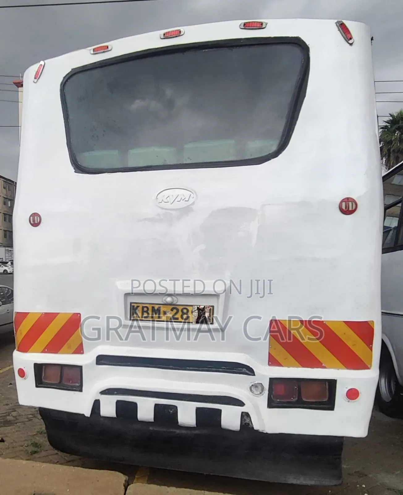 Isuzu FRR 2010 White