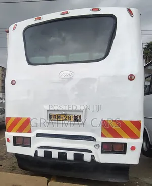 Isuzu FRR 2010 White