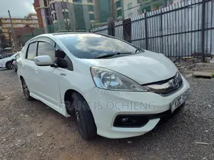 Honda Fit Shuttle 1.3 Hybrid 2WD 2014 White