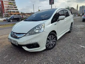 Honda Fit Shuttle 1.3 Hybrid 2WD 2014 White