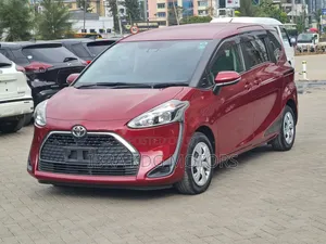 Toyota Sienta 2019 Red
