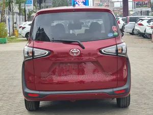 Toyota Sienta 2019 Red