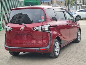 Toyota Sienta 2019 Red