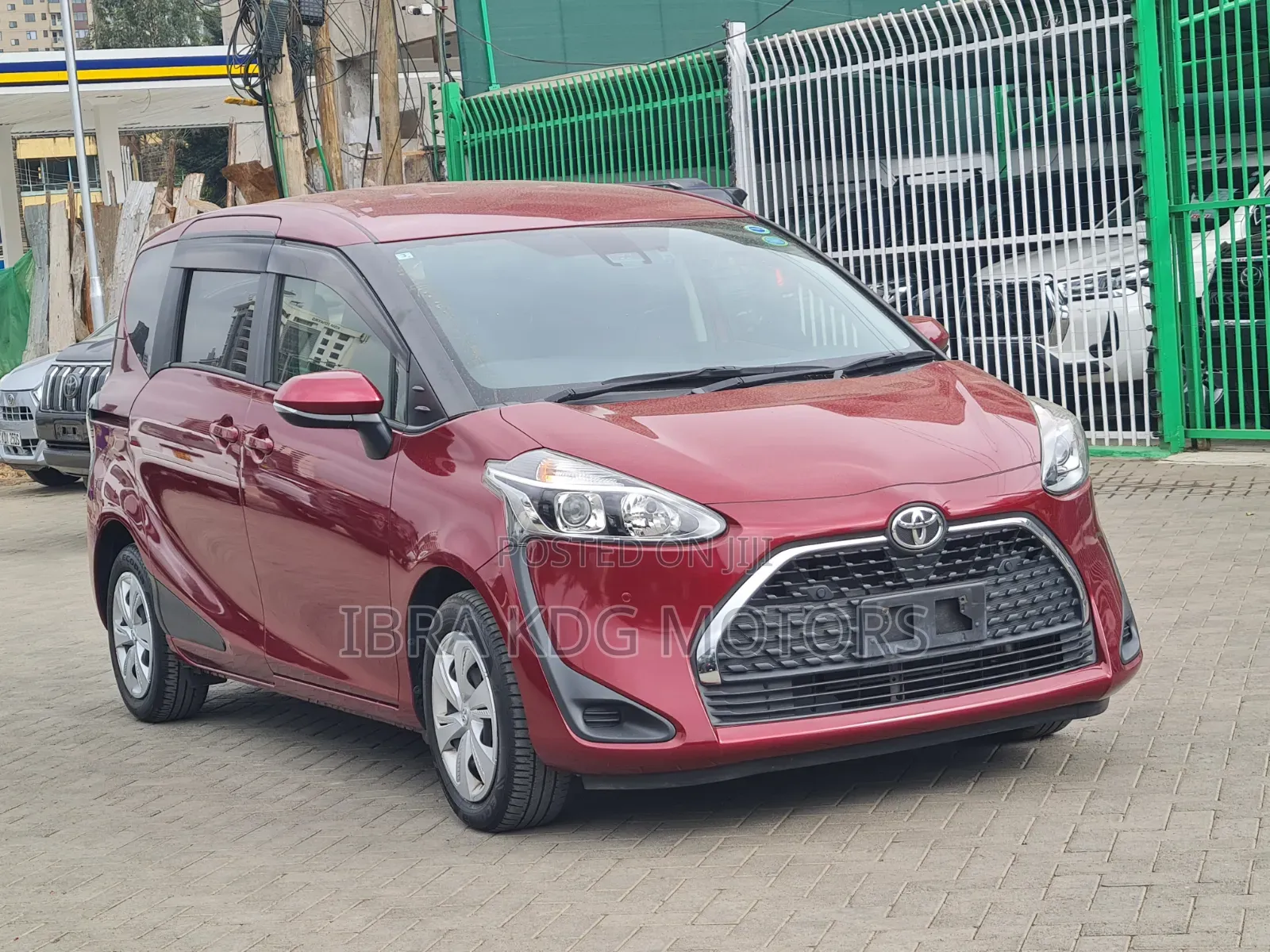 Toyota Sienta 2019 Red