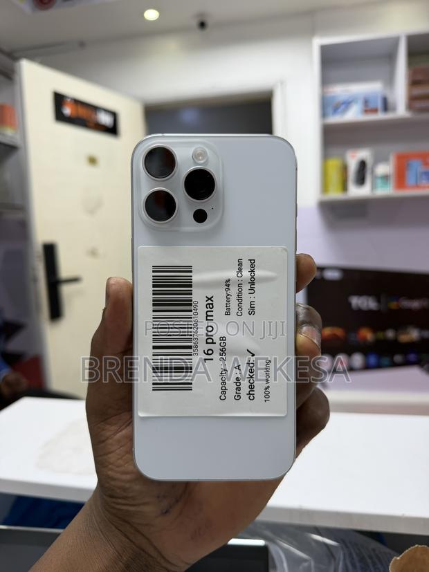 Apple iPhone 16 Pro Max 256 GB White - thumbnail 3