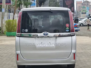 Toyota Noah 2019 Silver