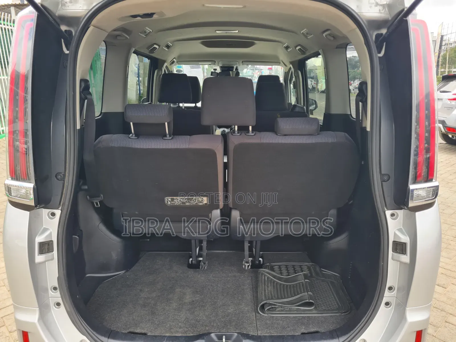 Toyota Noah 2019 Silver