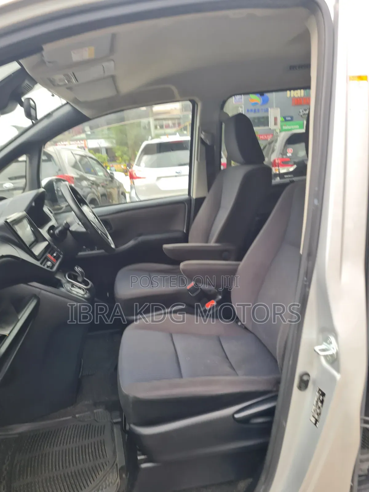 Toyota Noah 2019 Silver