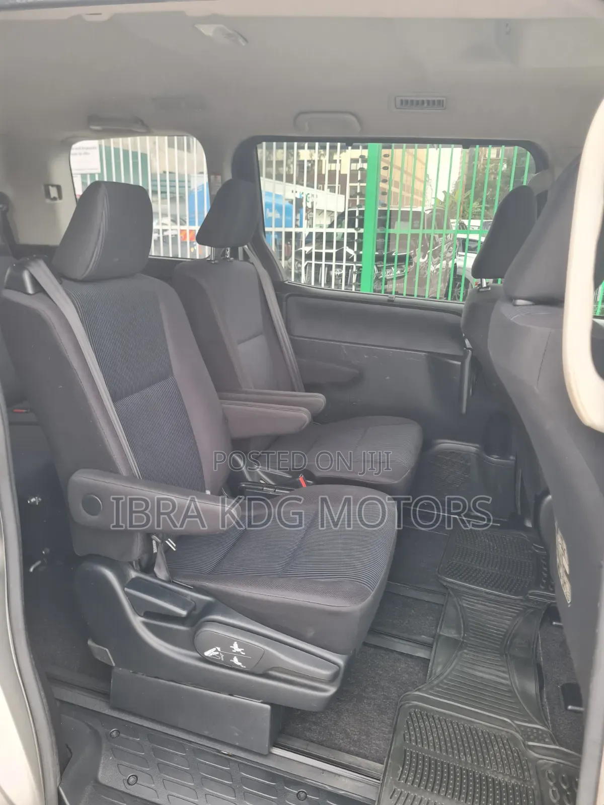 Toyota Noah 2019 Silver