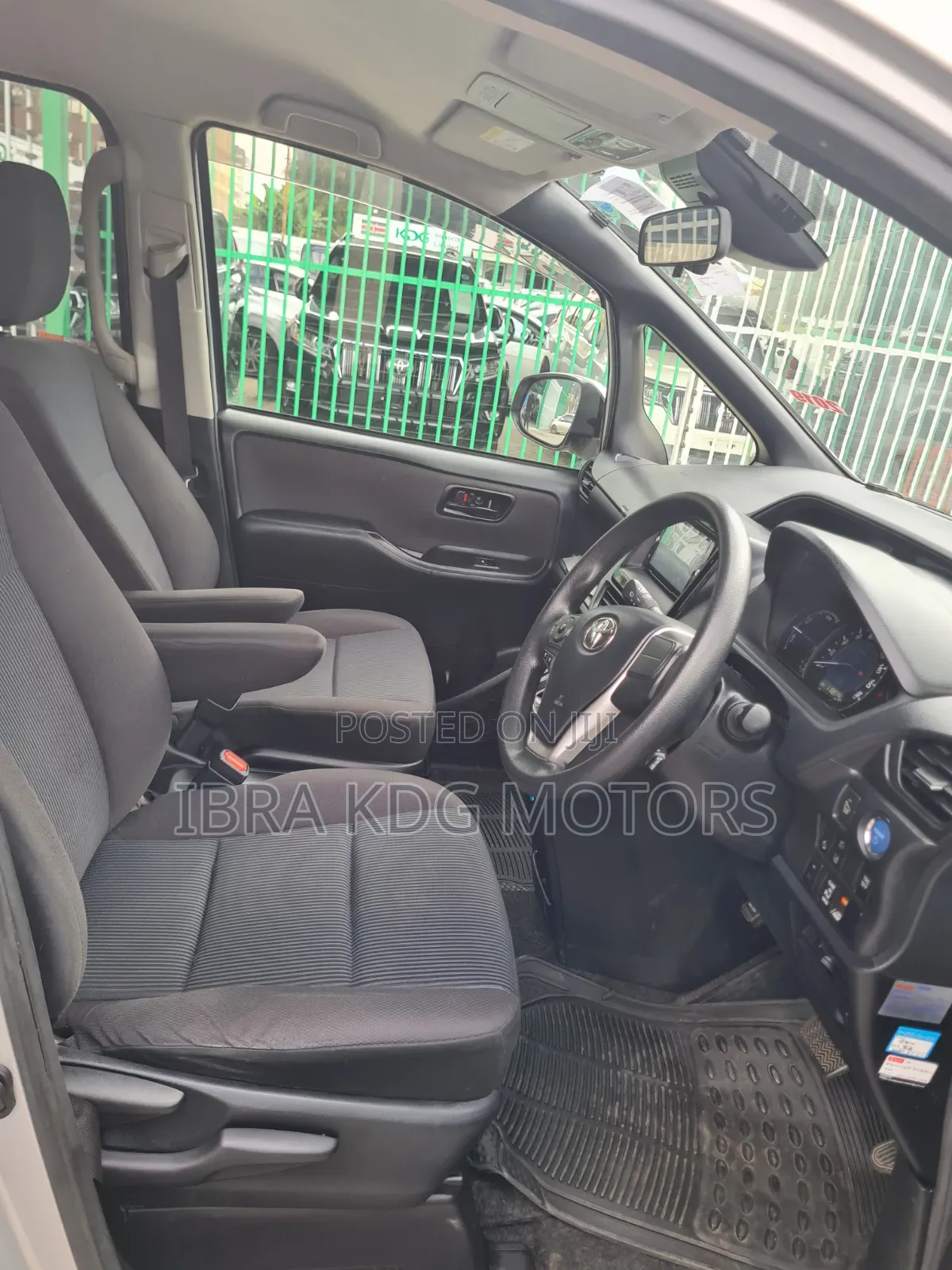Toyota Noah 2019 Silver