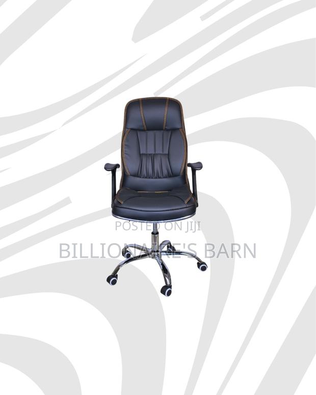 Executive Leather Office Chair High Back for Tidy Workspace Style - thumbnail 2