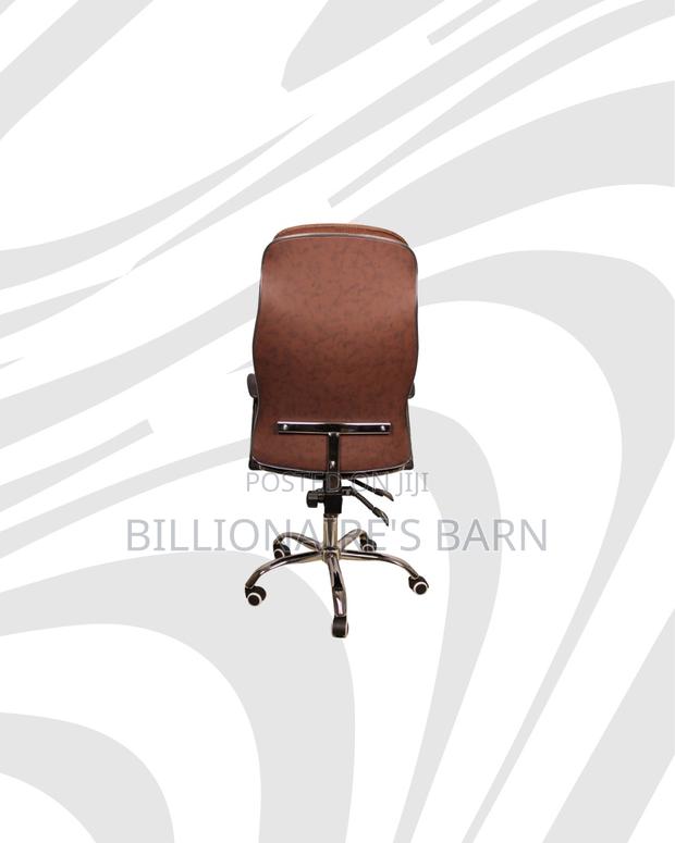 Ergonomic Executive Leather Chair High Back for Tidy Workspace Style - thumbnail 3