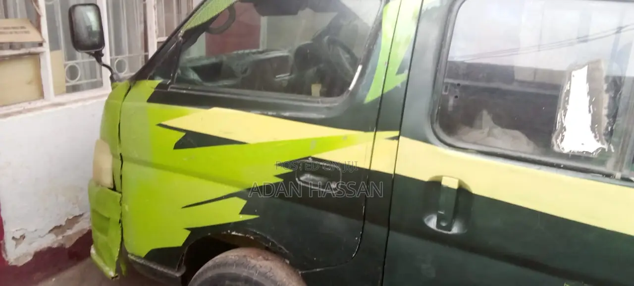 Nissan Caravan (Urvan) 2010 Green