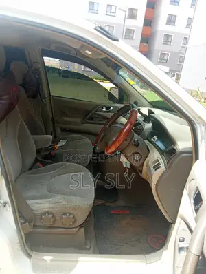 Mitsubishi RVR 2000 White
