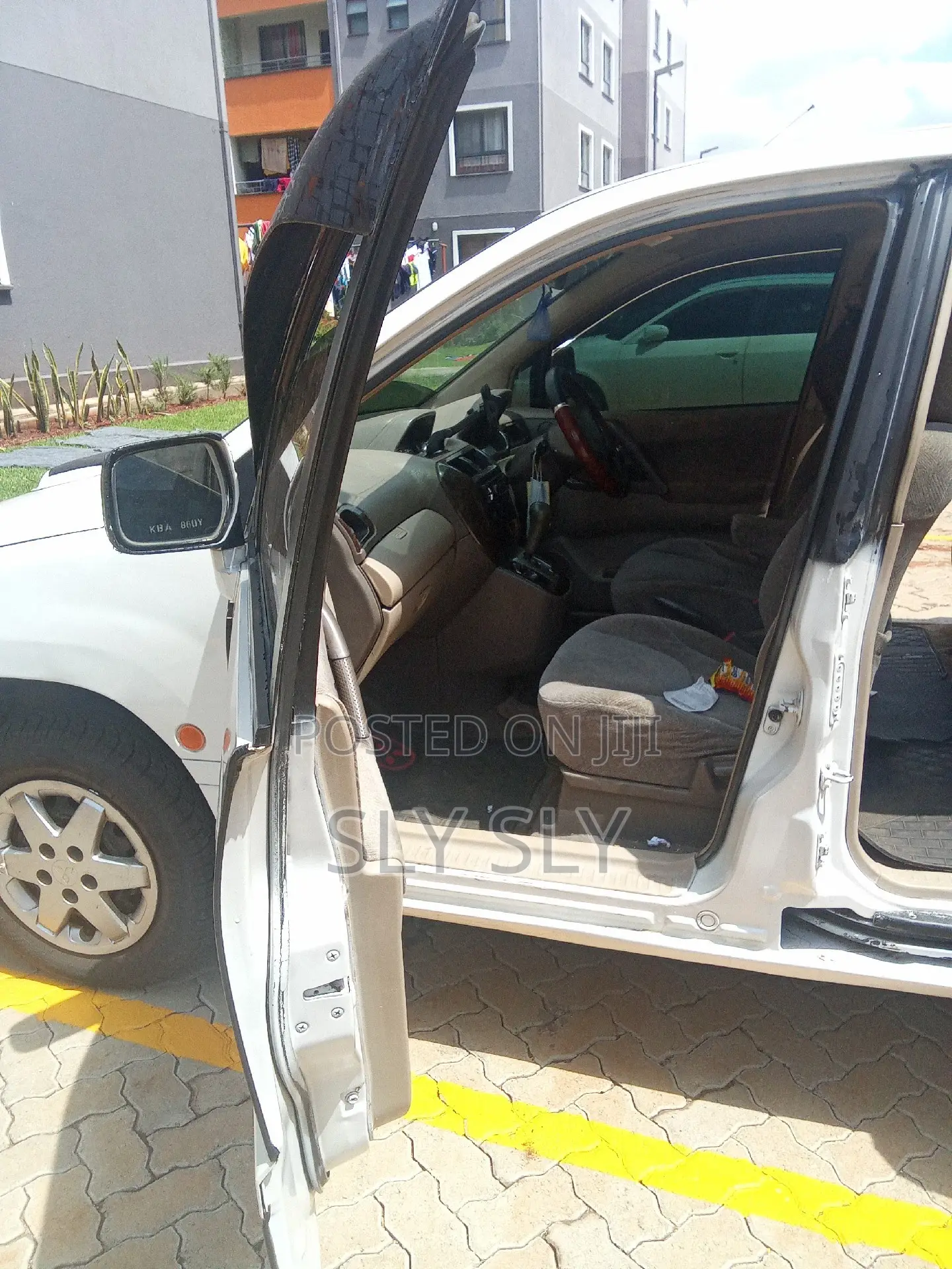 Mitsubishi RVR 2000 White