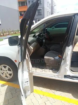 Mitsubishi RVR 2000 White