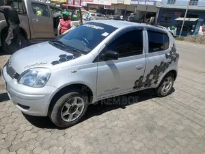 Toyota Vitz 2003 Silver