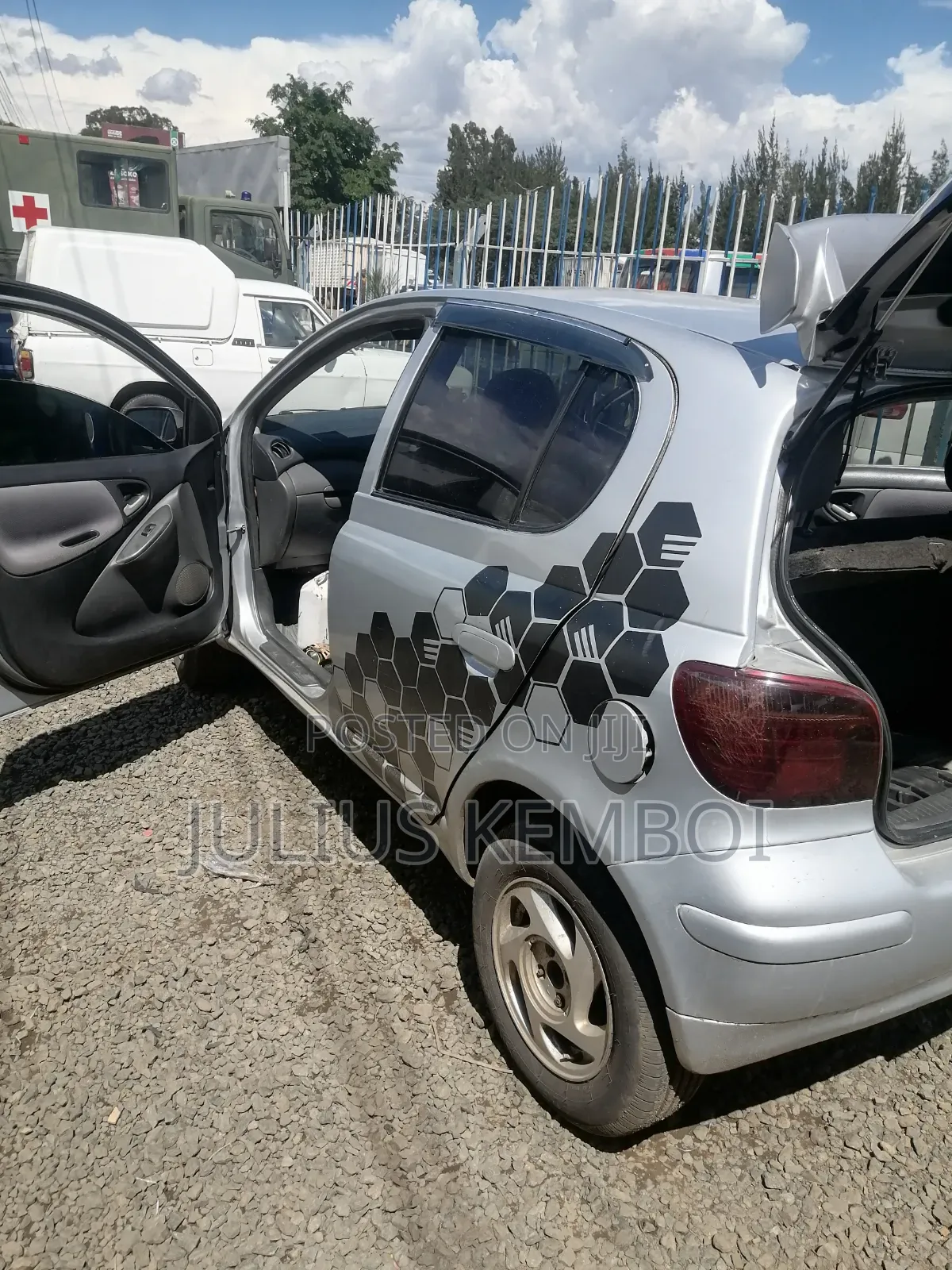 Toyota Vitz 2003 Silver
