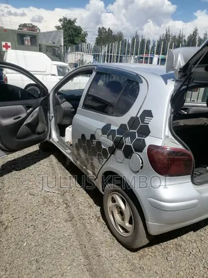 Toyota Vitz 2003 Silver