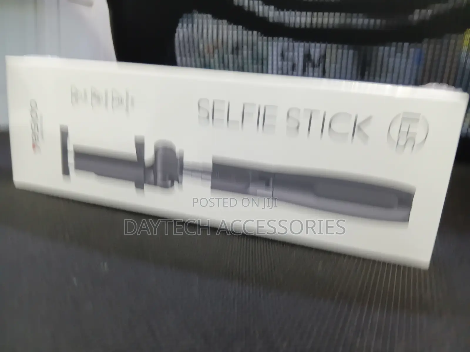 Yesido Sf11 Bluetooth Selfie Stick Wireless Remote and a Tripod Base.
