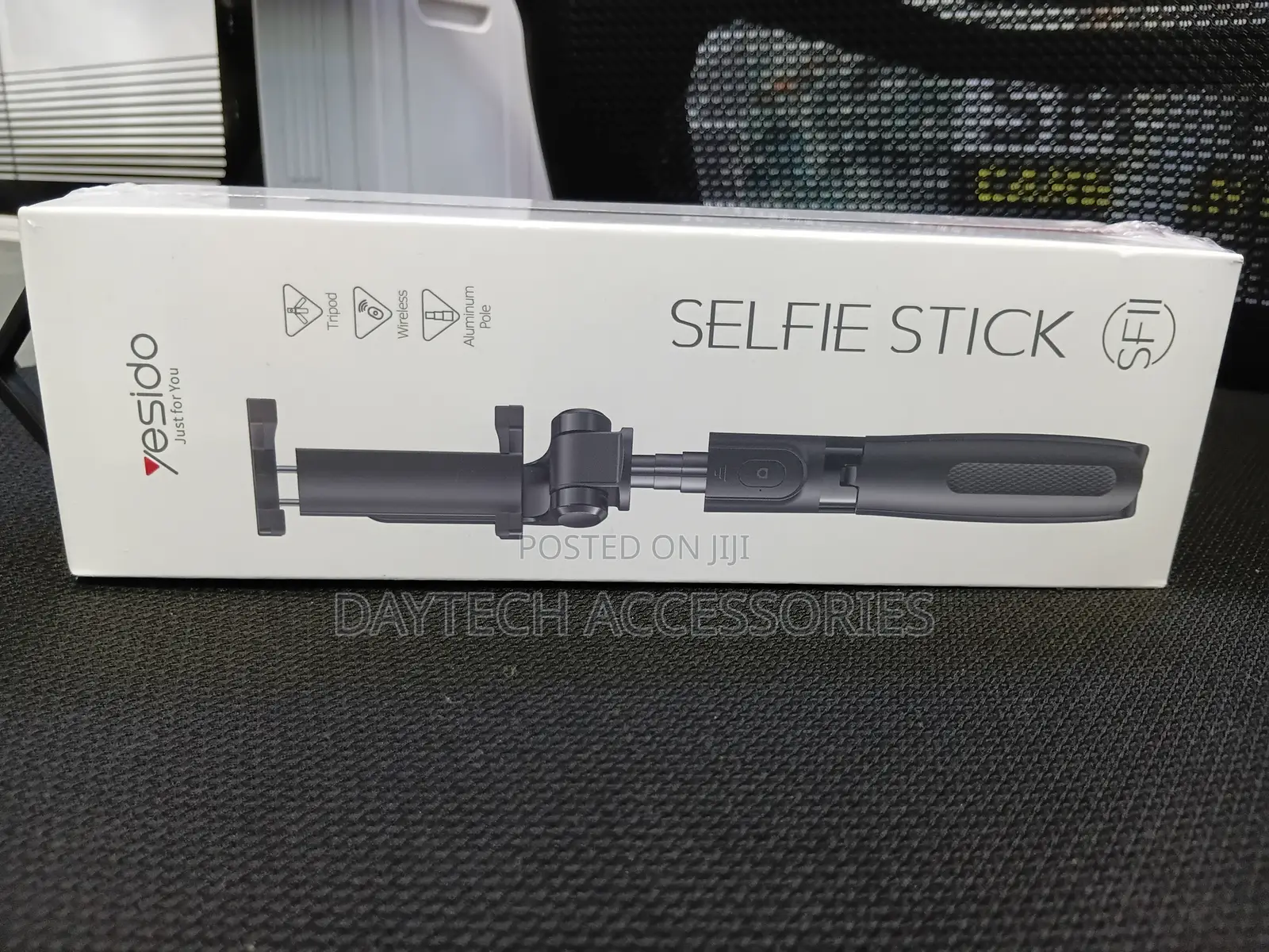 Yesido Sf11 Bluetooth Selfie Stick Wireless Remote and a Tripod Base.