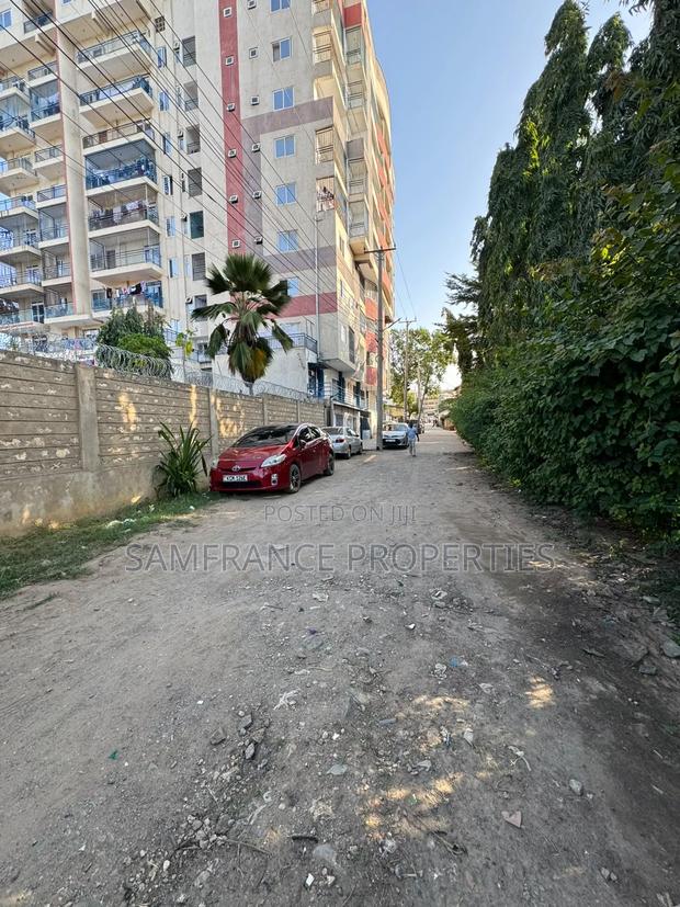 Quarter an Acre Plot on Sale - thumbnail 4