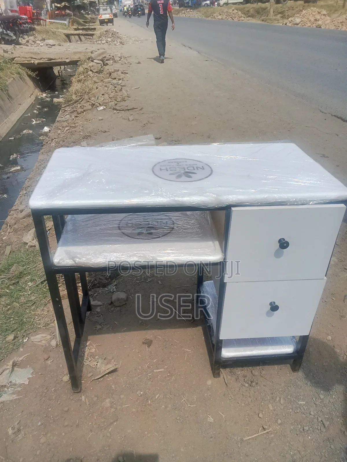 Salon Manicure Table