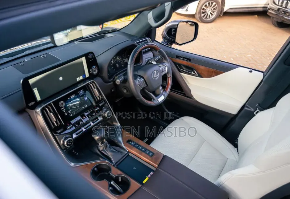 Lexus LX 600 2023 Gray