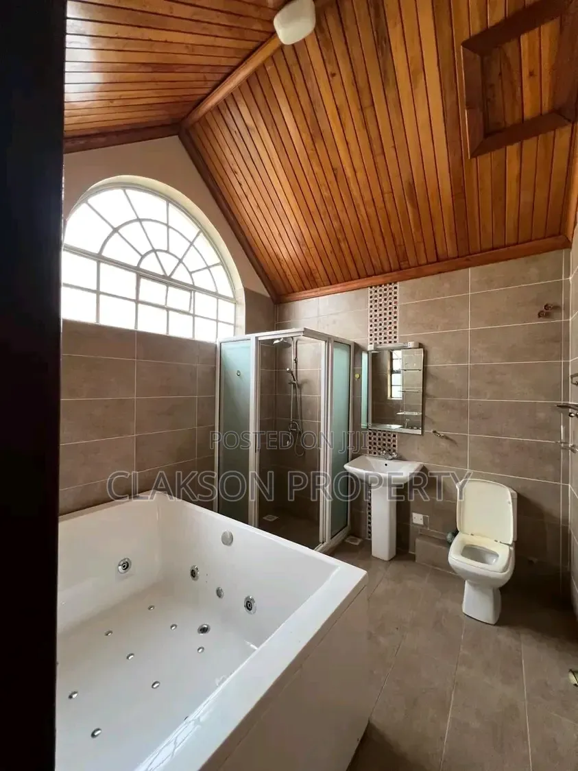 5bdrm House in Lavington, Muthangari for rent