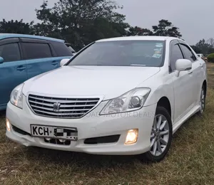 Toyota Crown 2010 White